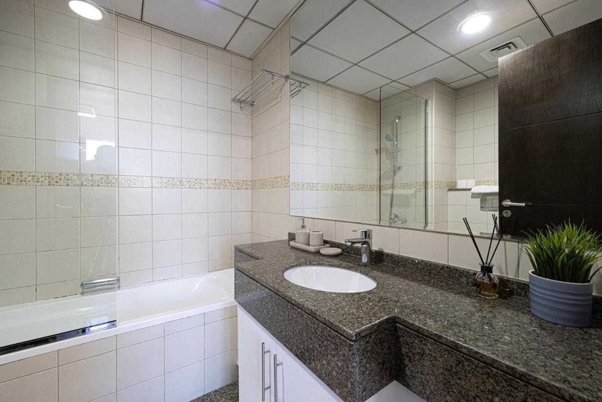 Panoramic Marina View - 1br - Walk To The * Dubai